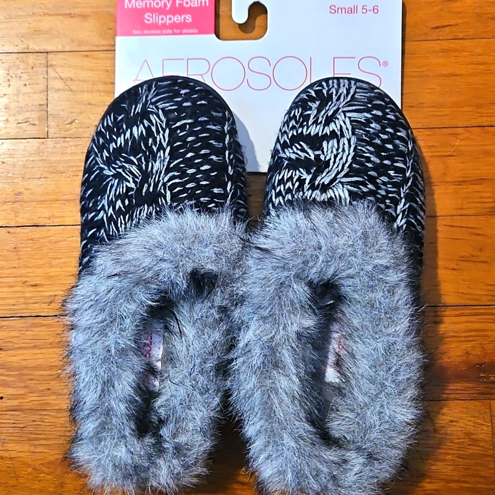 NWT Aerosoles Black & Gray Knit & Fur Slippers Size Small 5 - 6